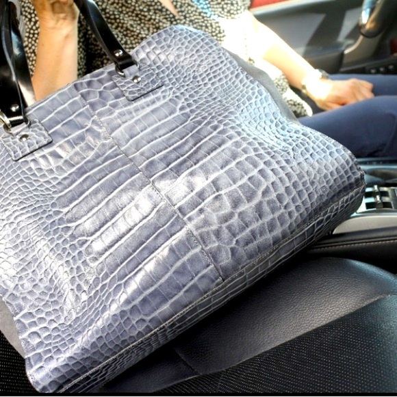 Innuē brand - large grey leather snake skin bag  w/ black handles. 🩶🩶🩶🖤🖤 - Picture 8 of 11